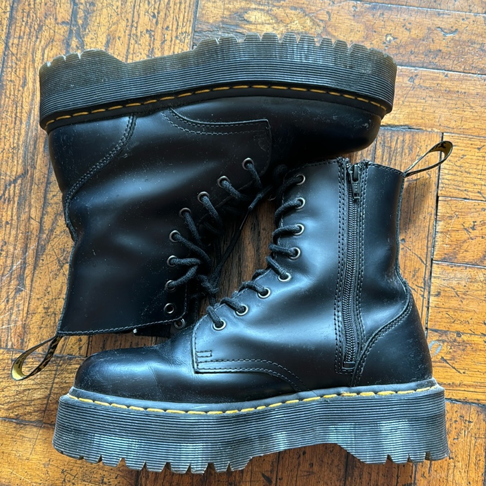 Doc marten platform boots